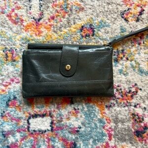 Classic Green Leather Wallet with Snap Closure